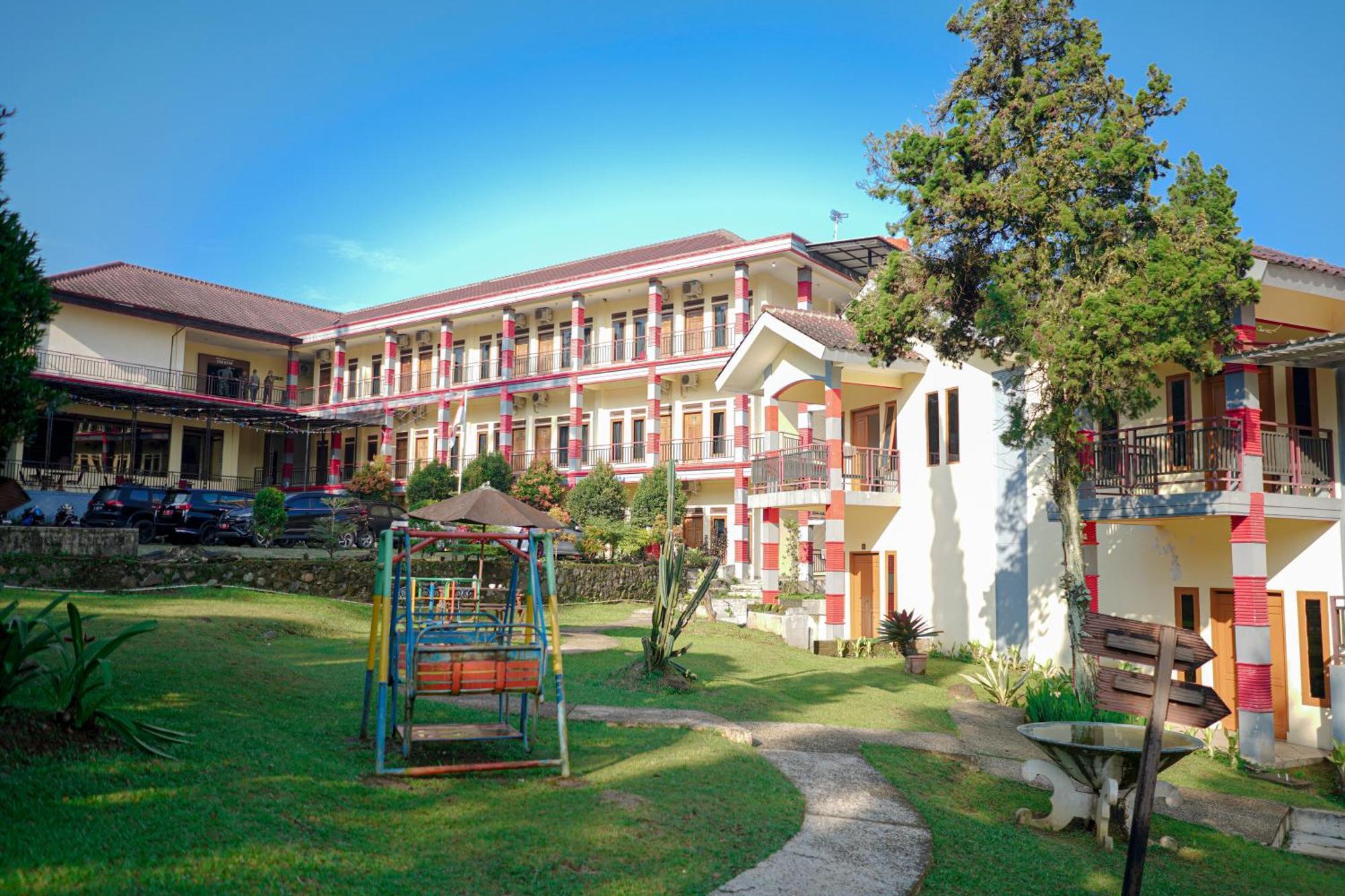 Bayak Hotel Bumdes Cipayung & Resort Ciguntur Eksteriør bilde